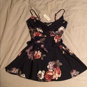 Francesca’s Floral Dress Women’s Small